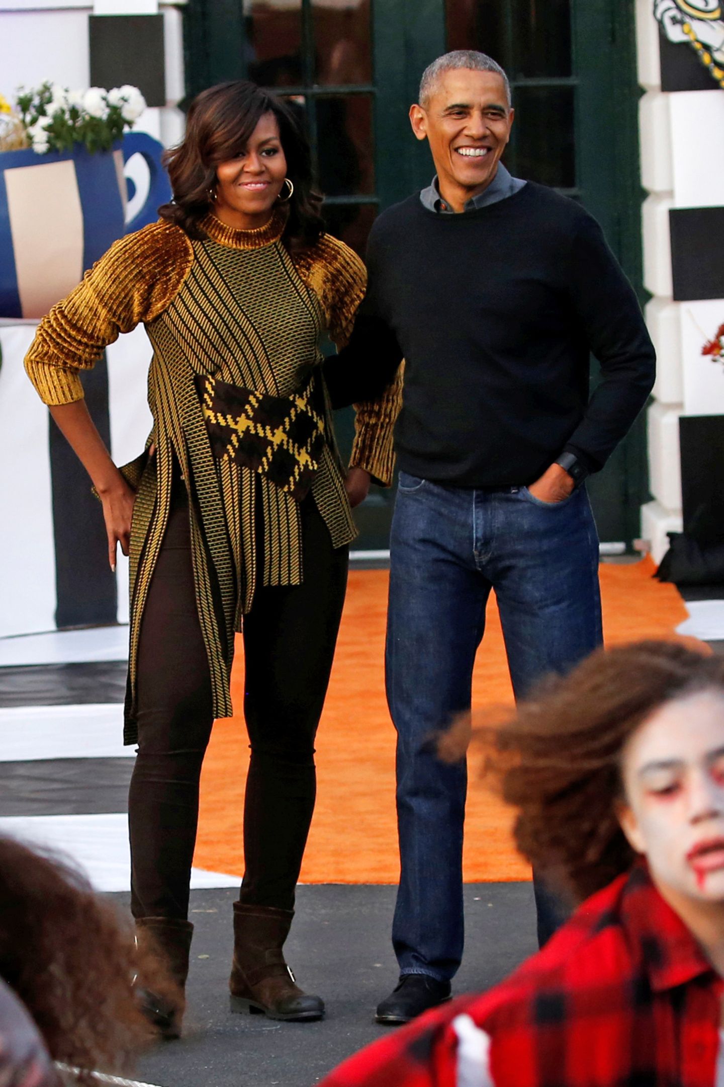 Die Halloween-Party im Weißen Haus feiert Michelle Obama mit ihrem Mann Barack betont lässig, aber stylisch.