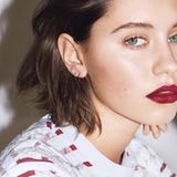 Nach ihrem ersten Modeljob im Lookbook von "Miu Miu" zierte Iris Law das Cover der September-Ausgabe der amerikanischen "Teen Vogue", jetzt ist sie neues Gesicht für Burberrys "Liquid Lip Velvet" Kampagne.
