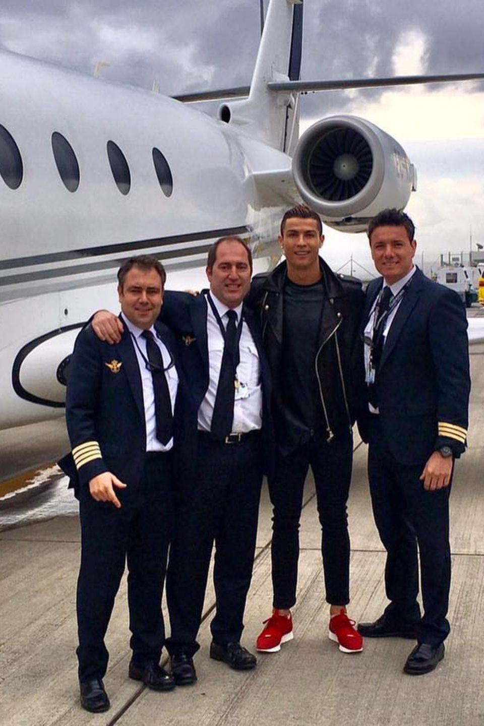 Sein Piloten-Team: Cristiano Ronaldo ist ein Vielreisender und hat noch dazu das nötige Kleingeld, um sich eine Privat-Flotte zu leisten.  