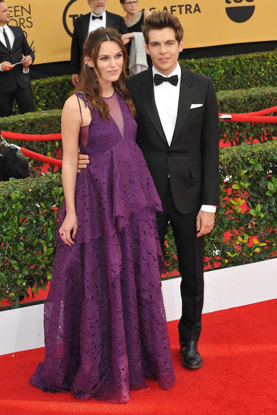 Umstritten ist immer noch der Lila-Look, den Keira Knightley bei den SAG Awards 2015 präsentierte. Umstritten ist immer noch der Lila-Look, den Keira Knightley bei den SAG Awards 2015 präsentierte.