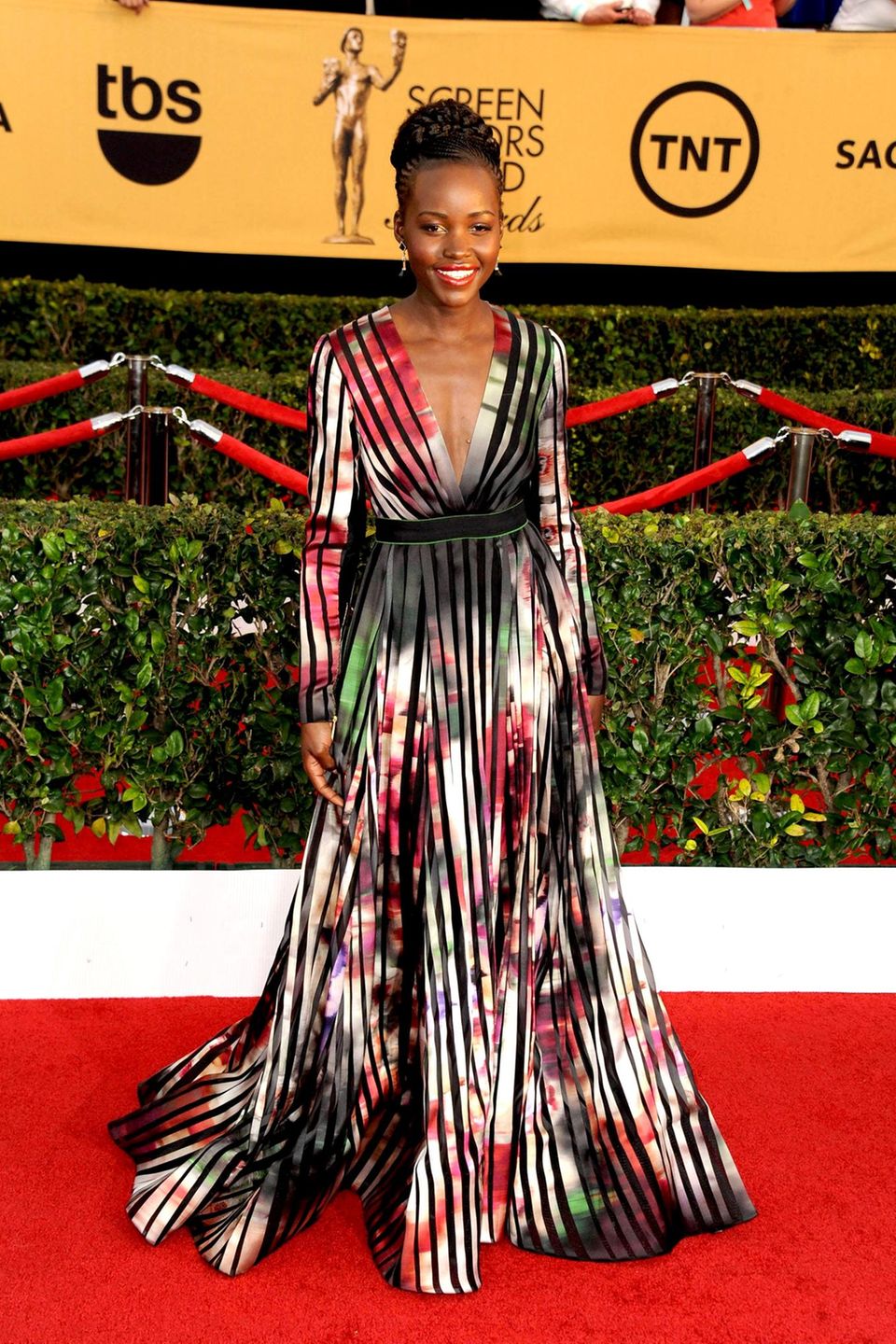 Ein toller Hingucker war Oscar-Preisträgerin Lupita Nyong'o 2015 im Streifen-Kleid von Elie Saab. Ein toller Hingucker war Oscar-Preisträgerin Lupita Nyong'o 2015 im Streifen-Kleid von Elie Saab.