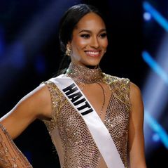 "Miss Haiti", Raquel Pelissier, darf sich über den zweiten Platz freuen. Kein Wunder also, dass sie so strahlt. Ihr Glow wird besonders durch ihr Rouge und ihren Highlighter unterstrichen.
