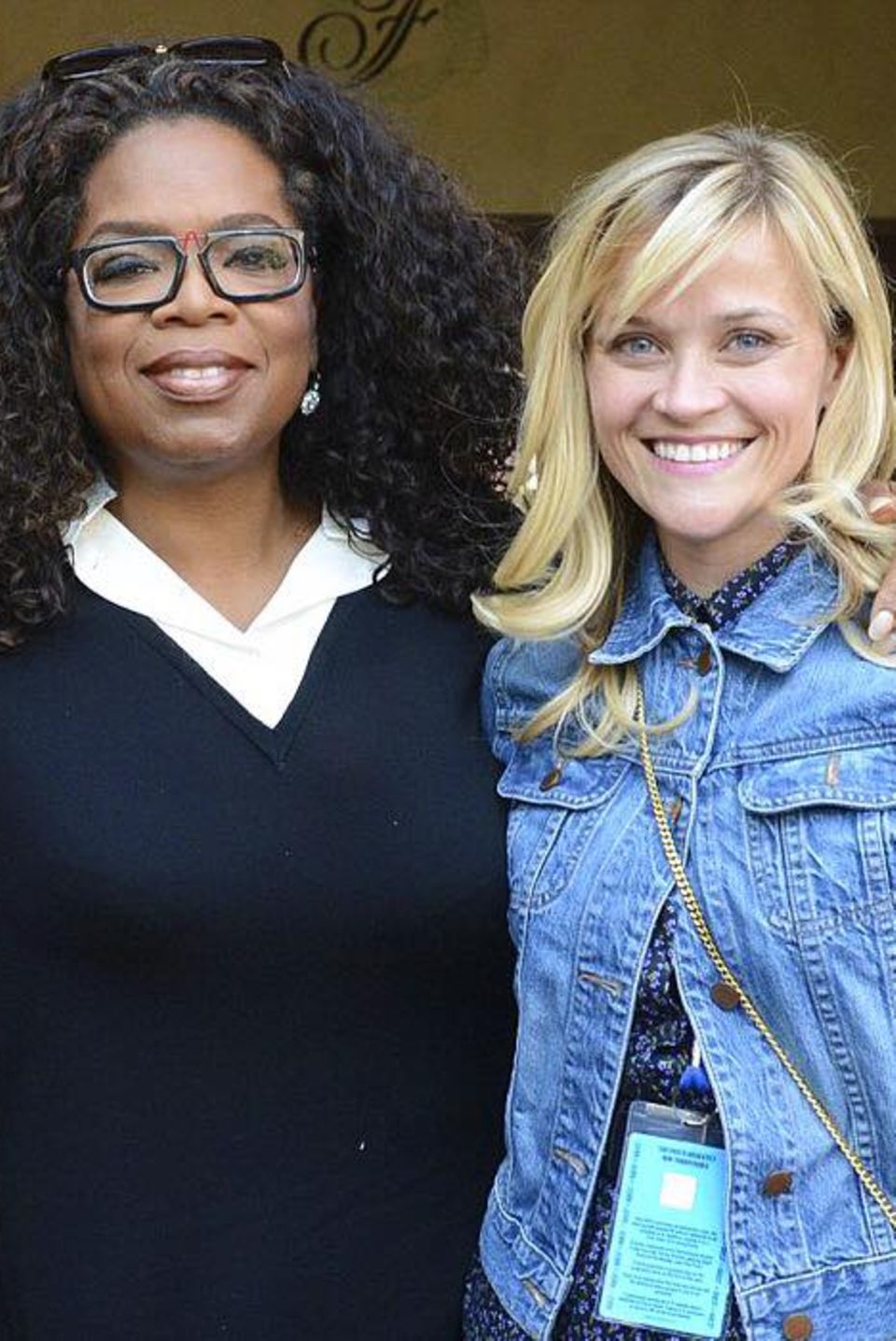 Reese Witherspoon und Oprah Winfrey  Die Stars verbindet eine lange Freundschaft. Zum 63. Geburtstag der Talkmasterin zeigt Reese dieses großartige Foto. 
