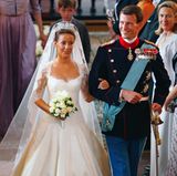 2002 lernt der geschiedene Prinz bei bei einer Jagd in Dänemark die Französin Marie Cavallier kennen. Aber es dauert bis 2005, ehe sie ein Paar werden.  2007 gibt der dänische Hof die Verlobung offiziell bekannt. Am 24. Mai 2008 heirateten Marie und Joachim in Møgeltønder.  Die beiden Kinder Henrik und Athena machen das Glück im zweiten Anlauf für Königin Margrethes Sohn perfekt.