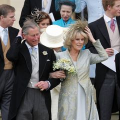 Am 9. April 2005 heiraten Camilla Parker-Bowles und Prinz Charles standesamtlich im Rathaus von Windsor. Eine kirchliche Trauung erfolgte nicht. In einer Kapelle von Schloss Windsor wird das Paar gesegnet.  Zu den Gästen bei der Trauung gehörten, neben Queen Elizabeth und Prinz Philip und der engsten Familie, natürlich auch Prinz Charles' Söhne William und Harry (im Bild rechts).