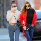 Beim Spaziergang durch New York beweist Gigi Hadid in einer coolen Bomberjacke und Cropped Jeans wieder einmal ihr Gespür für Mode und Trends. Davon hat auch ihre Schwester Bella was. Denn die fein gestreifte Hose, die sie trägt, muss ihr Gigi geliehen haben.