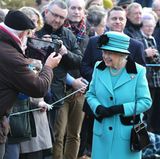 5. Februar 2017: Mit einem privaten Gottesdienst, einen Tag vor ihrem 65. Thronjubiläum, feiert die Queen diesen besonderen Tag.  Den 6. Februar, den eigentlichen "Accession Day", wird sie in aller Stille begehen. Denn ihr Thronjubiläum ist immer auch der Todestag ihres geliebten Vaters, George VI.