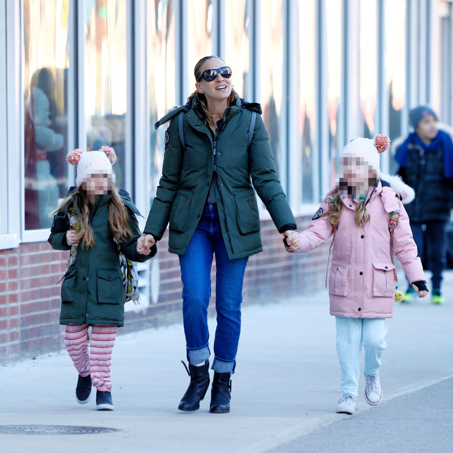 6. Februar 2017   Sarah Jessica Parker genießt einen Spaziergang mit ihren Zwillingen Marion und Tabitha in New York.