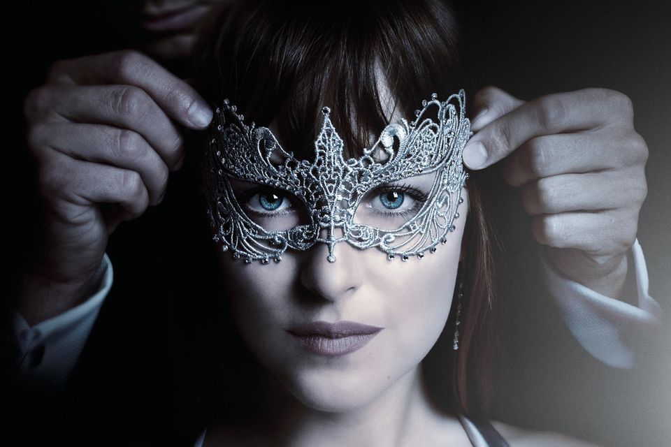 Dakota Johnson im GALA-Interview: In Teil 2 der Trilogie macht Christian Grey, der Milliardär mit Vorliebe für SM-Sex, Anastasia Steele einen Antrag. Und seine Ex-Sklavin taucht auf … In Teil 2 der Trilogie macht Christian Grey, der Milliardär mit Vorliebe für SM-Sex, Anastasia Steele einen Antrag. Und seine Ex-Sklavin taucht auf …
