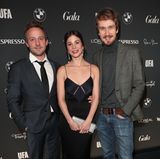 "Himmel und Hoelle"-Darsteller Maximilian Brueckner, Aylin Tezel und Jan Krauter stellen sich den Fotografen. 