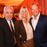 Hans-Reiner Schröder (BMW, l.), Tina Maria Werner und Christoph von Tschirschnitz (BMW) bei der GALA Opening Night. 