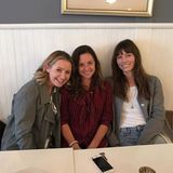 Beverley Mitchell, Mackenzie Rosman und Jessica Biel schweben im "7th Heaven". Auf Instagram zeigen sich die "Eine himmlische Familie"-Schauspielerinnen wieder vereint und freuen sich riesig über die Reunion. 