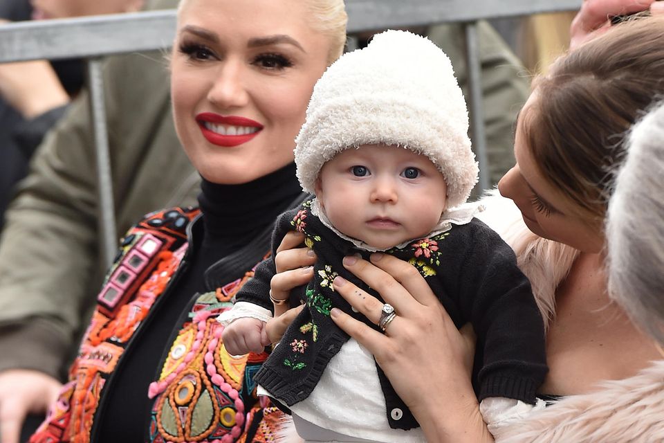 Adam Levine: Auch Gwen Stefani ist gekommen. Der eigentliche Star ist an diesem Tag aber eindeutig die kleine Dusty Rose. Auch Gwen Stefani ist gekommen. Der eigentliche Star ist an diesem Tag aber eindeutig die kleine Dusty Rose.