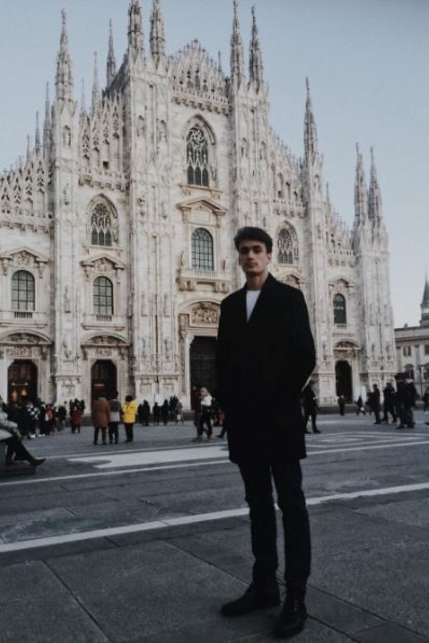 Sein bisher größter Erfolg als Model war die diesjährige Fashionweek in Mailand. Hier lief er für Luxus-Labels wie Dolce & Gabbana über den Laufsteg und hatte einen ziemlich ausgebuchten Terminplaner. Wir sind uns sicher (und hoffen schwer): Da wird noch einiges kommen!