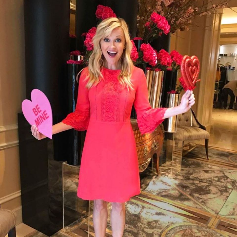 Aus Neuseeland sendet Hollywoodstar Reese Witherspoon Liebe und Küsse zum Valentinstag.