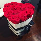 Auch Claudia Effenberg will uns ihr romantisches Valentinstagsgeschenk nicht vorenthalten.