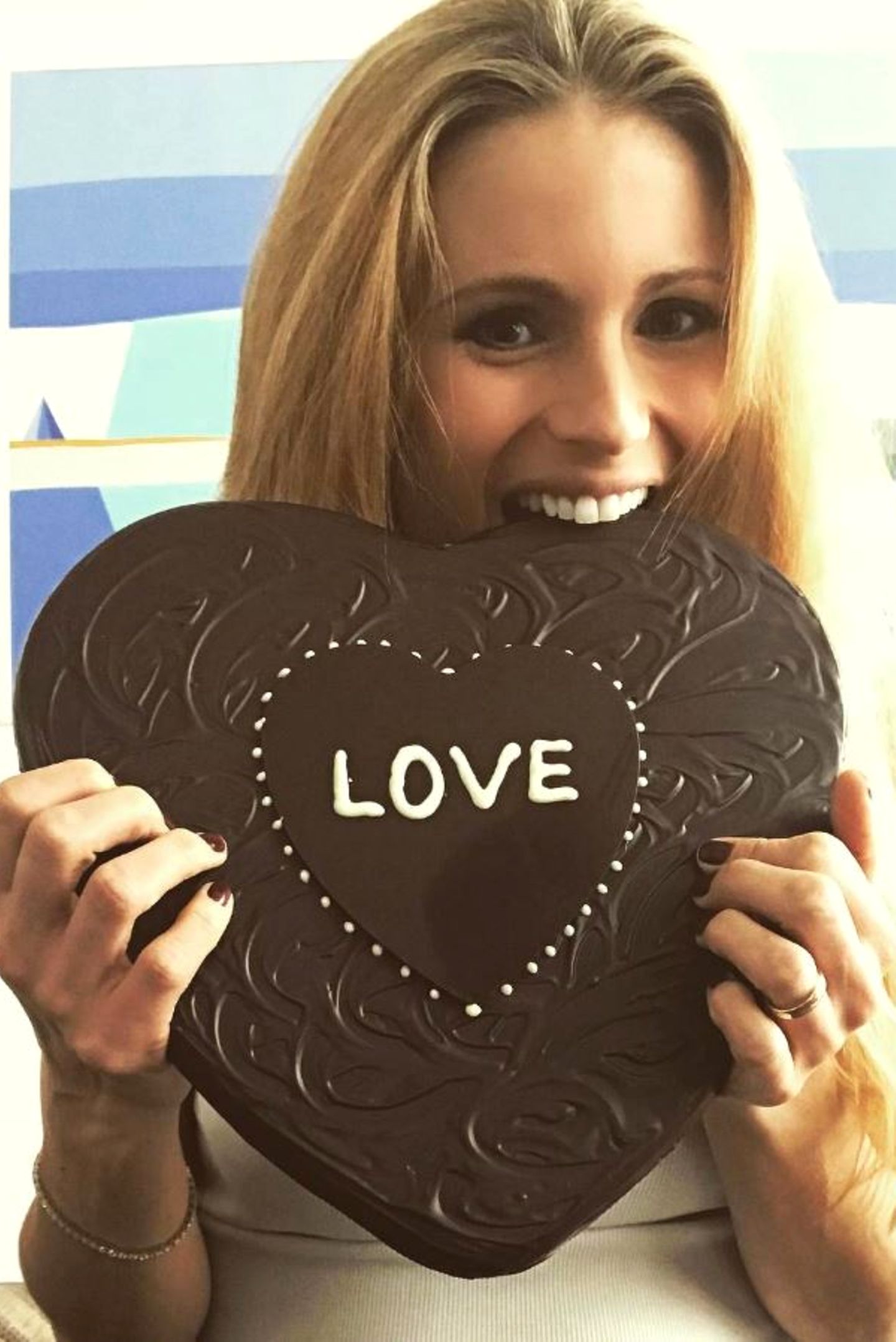 Michelle Hunziker sendet schokoladige Liebesgrüße an ihre Fans.