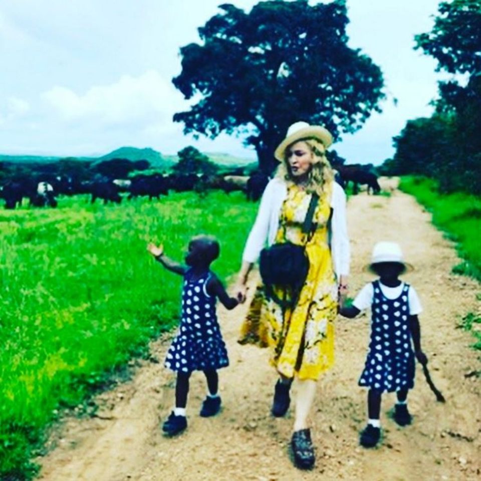 Madonna machte es offiziell: Die Zwillingsschwestern aus Malawi gehören nun zu ihrer Familie. Madonna machte es offiziell: Die Zwillingsschwestern aus Malawi gehören nun zu ihrer Familie.