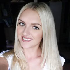... Denn ungeschminkte Bilder der 25-Jährigen sind leider schwer zu finden. Aber ab und zu gibt sie sich auch mit weniger Make-Up zufrieden.