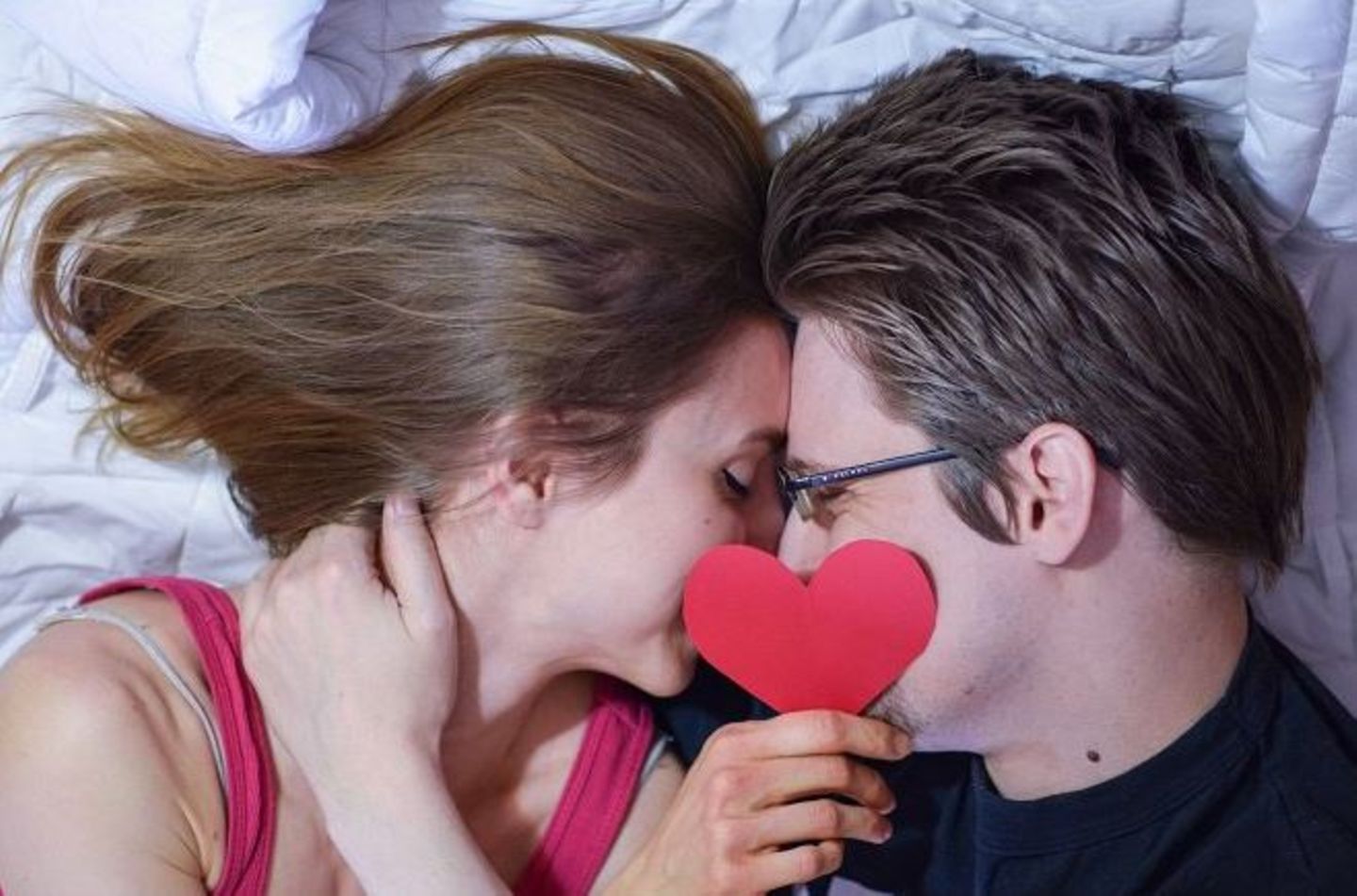 "Home is where the heart is": Edward Snowden postet am Valentinstag aus seinem russischen Versteck ein Liebesselfie mit seiner Freundin Lindsay. 