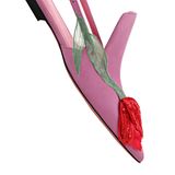 Mai: Freiheit für Hacken und Zehen! Diese Pumps mit Blumenabsatz sind jetzt der Liebling von Bloggern und Stars! Bluemarine, ca. 515 Euro