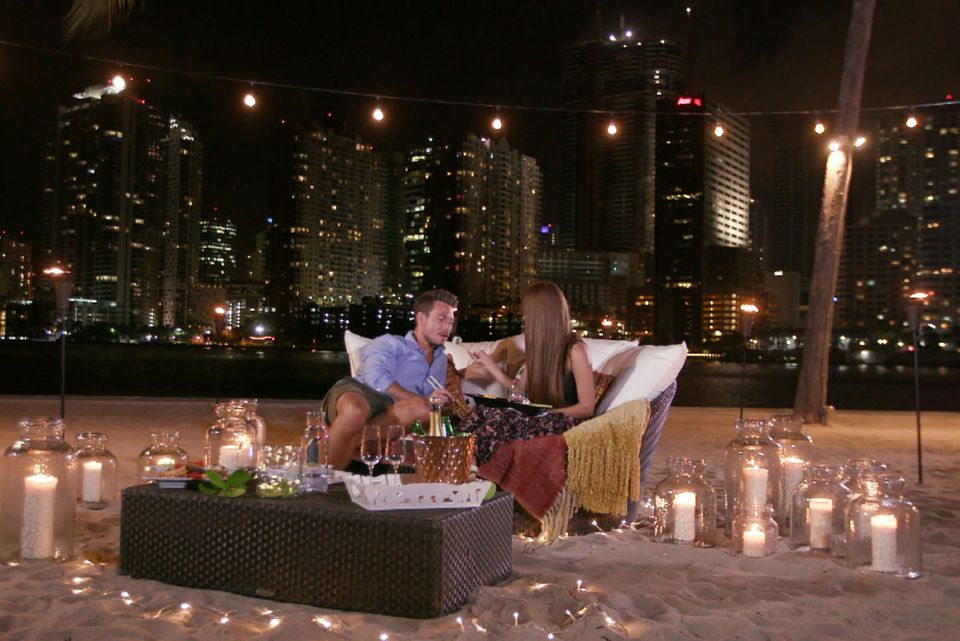 Der Bachelor 2017: Sebastian und Kattia verbringen einen romantischen Abend miteinander. Sebastian und Kattia verbringen einen romantischen Abend miteinander.