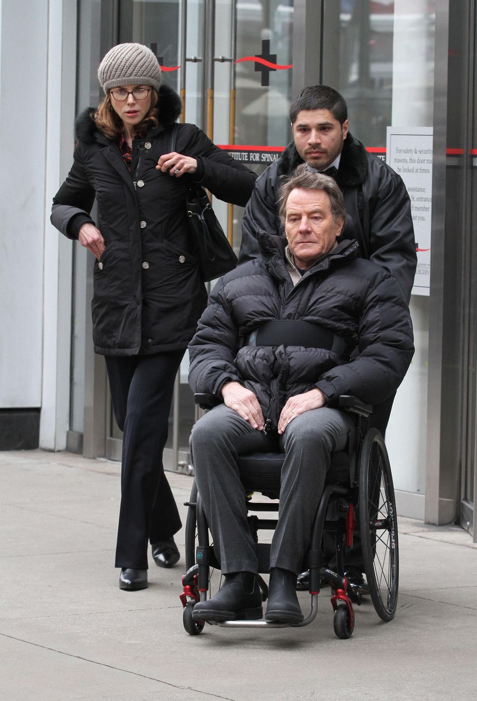 15. Februar 2017 Wir erhaschen einen Blick von den Dreharbeiten zum Film "Untouchable" mit Nicole Kidman und Bryan Cranston. Im US-Komödien-Remake von "Ziemlich beste Freunde" spielt Cranston den gelähmten Millionär auf Pflegersuche. 15. Februar 2017 Wir erhaschen einen Blick von den Dreharbeiten zum Film "Untouchable" mit Nicole Kidman und Bryan Cranston. Im US-Komödien-Remake von "Ziemlich beste Freunde" spielt Cranston den gelähmten Millionär auf Pflegersuche.