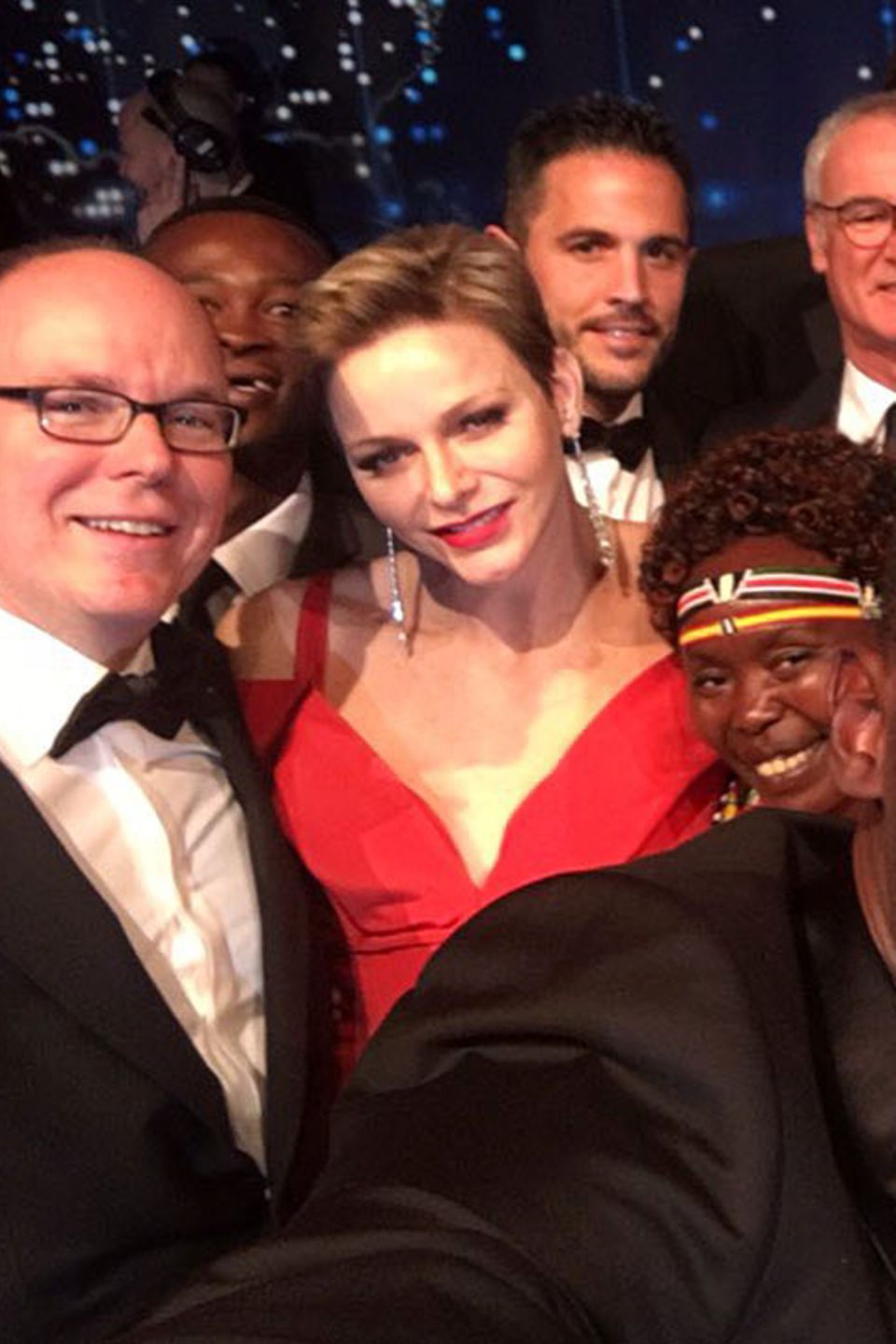 14. Februar 2017 Selfie mit Fürstenpaar: Usain Bolt macht diesesn Schnappschuss, bei dem sich Albert und Charlène zu den Laureus-Gewinnern gesellen. 14. Februar 2017 Selfie mit Fürstenpaar: Usain Bolt macht diesesn Schnappschuss, bei dem sich Albert und Charlène zu den Laureus-Gewinnern gesellen.