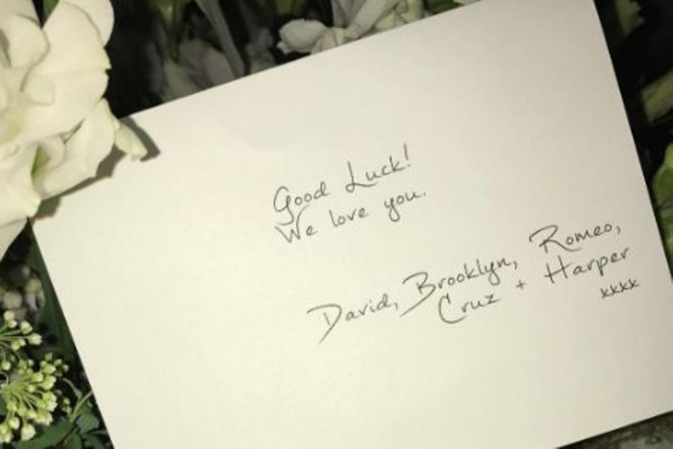 Blumen und eine Karte von David und den Kindern