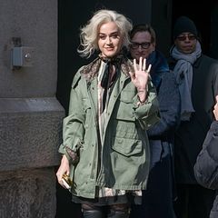 Neu-Blondine Katy Perry ist nur einer der Star-Gäste der Open-Air-Show von Marc Jacobs in der Park Avenue Armory in New Yorks Upper East Side.