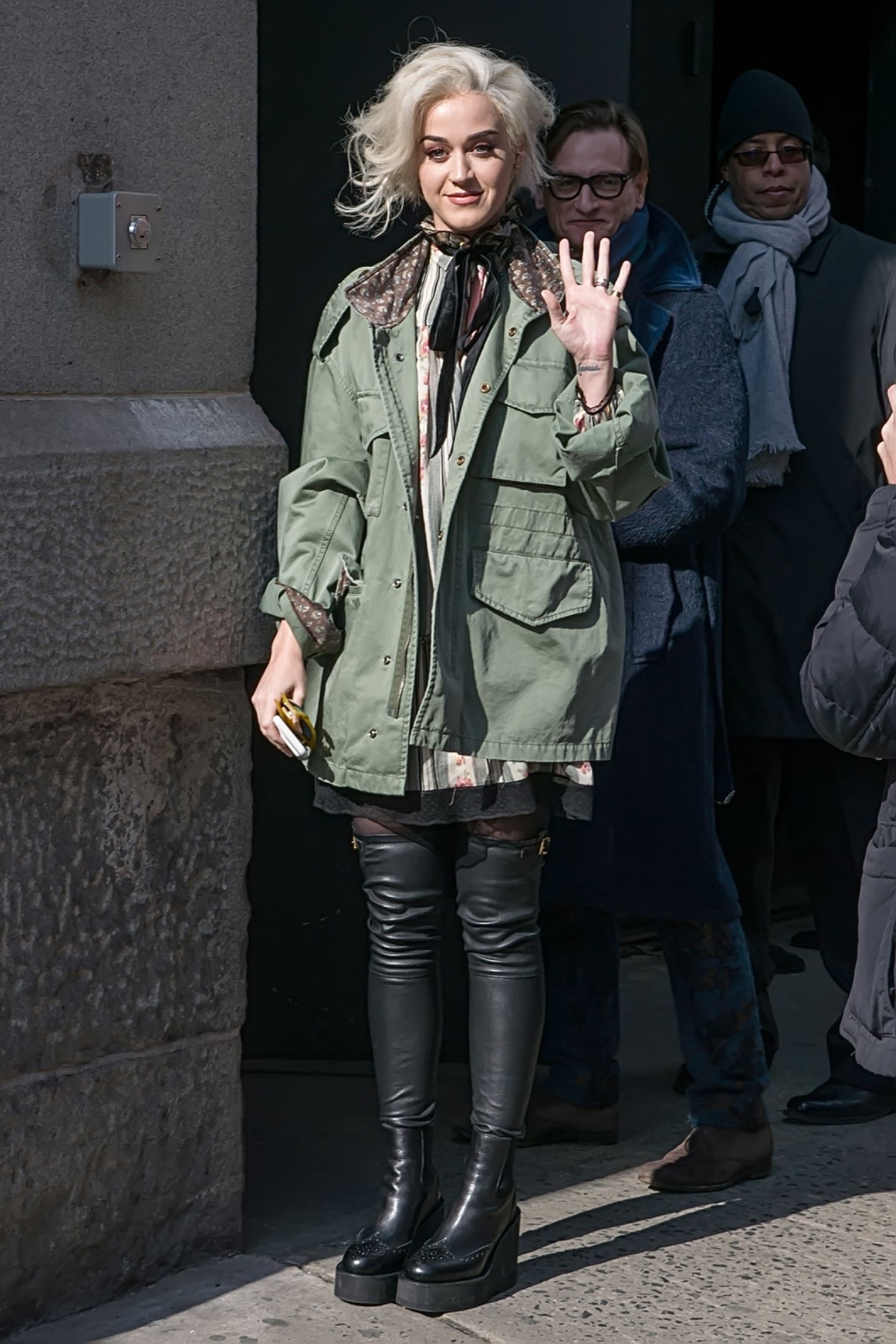Neu-Blondine Katy Perry ist nur einer der Star-Gäste der Open-Air-Show von Marc Jacobs in der Park Avenue Armory in New Yorks Upper East Side.