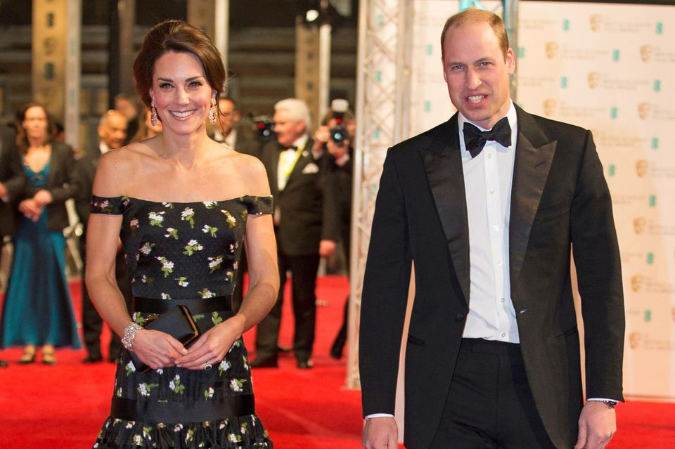Herzogin Catherine: Händchen halten mit William? Nein, Kate hat ihre Tasche stets fest im Griff. Händchen halten mit William? Nein, Kate hat ihre Tasche stets fest im Griff.