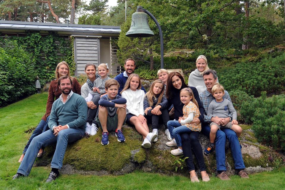Die Thronfolger organisieren sogar richtige Treffen zum Austausch untereinander: Hier sehen wir sie vereint beim Thronfolger-Wochenende auf Mågerø in Norwegen. 