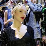 Voller Stolz postet Mama Marie Chantal von Griechenland dieses Bild ihrer Tochter Olympia, die bei der Show von Dolce & Gabbana über den Catwalk läuft. 