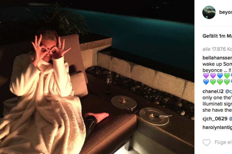 Urlauben wie die Stars: Beyoncè macht es sich auf der Terrasse gemütlich. Die Teller verraten, dass sich die Sängerin am Abend wohl noch einen kleinen Snack erlaubt hat Beyoncè macht es sich auf der Terrasse gemütlich. Die Teller verraten, dass sich die Sängerin am Abend wohl noch einen kleinen Snack erlaubt hat