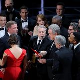 Großer Schock-Moment am Ende der Verleihung: "La La Land" wird schon als "Bester Film" gefeiert. Doch dann stellt sich heraus, dass der Oscar irrtümlich vergeben wurde. Der eigentliche Gewinner heißt "Moonlight". 