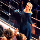 Meryl Streep wird wegen Donald Trumps fragwürdiger Aussage über ihre schauspielerischen Leistungen vom Publikum gefeiert. 