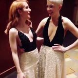 In einem Video auf dem Instagram-Profil von Stylistin Jenna Hipp beweisen die beiden Schauspielerinnen Humor. Über ihr vermeintliches Mode-Drama können die beiden lachen. 