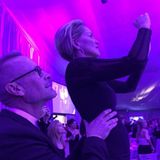 Sharon Stone hält die Highlights des Abends mit ihrem Handy fest. 