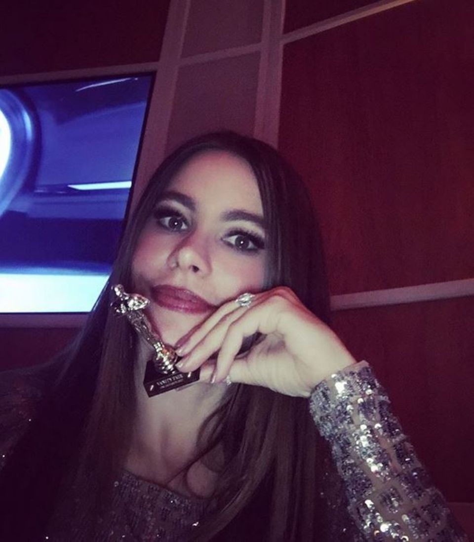 Sofia Vergara hat eine der begehrten Trophäen "gestohlen", wenn auch nur die Miniaturausgabe. 