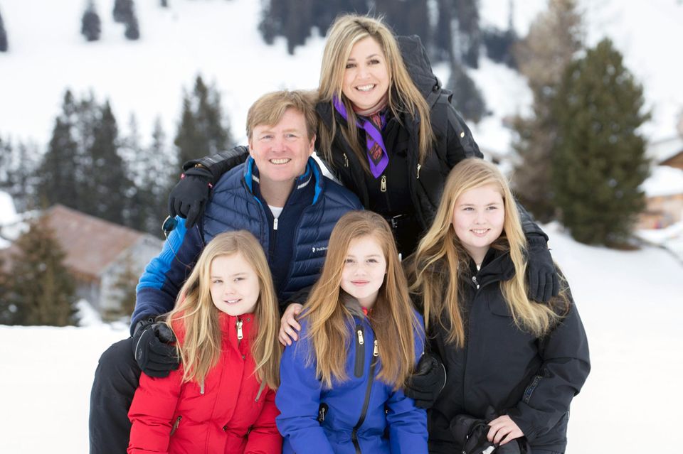 Prinzessin Amalia, Prinzessin Alexia, Prinzessin Ariane, König Willem-Alexander, Königin Máxima beim jährlichen Fototermin zum Auftakt ihrer Skiferien in Lech.