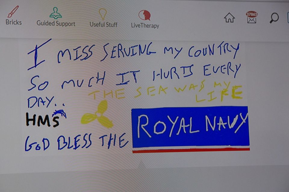 Die Botschaft von Prinz Harry: "Ich vermisse es so sehr meinem Land zu dienen. Es tut jeden Tag weh. Gott schütze die königliche Marine!"