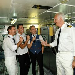 Florian Silbereisen, Jan Smit und Christoff alias "Klubbb3" und Harald Schmidt in der "Traumschiff"-Folge mit Reiseziel Tansania