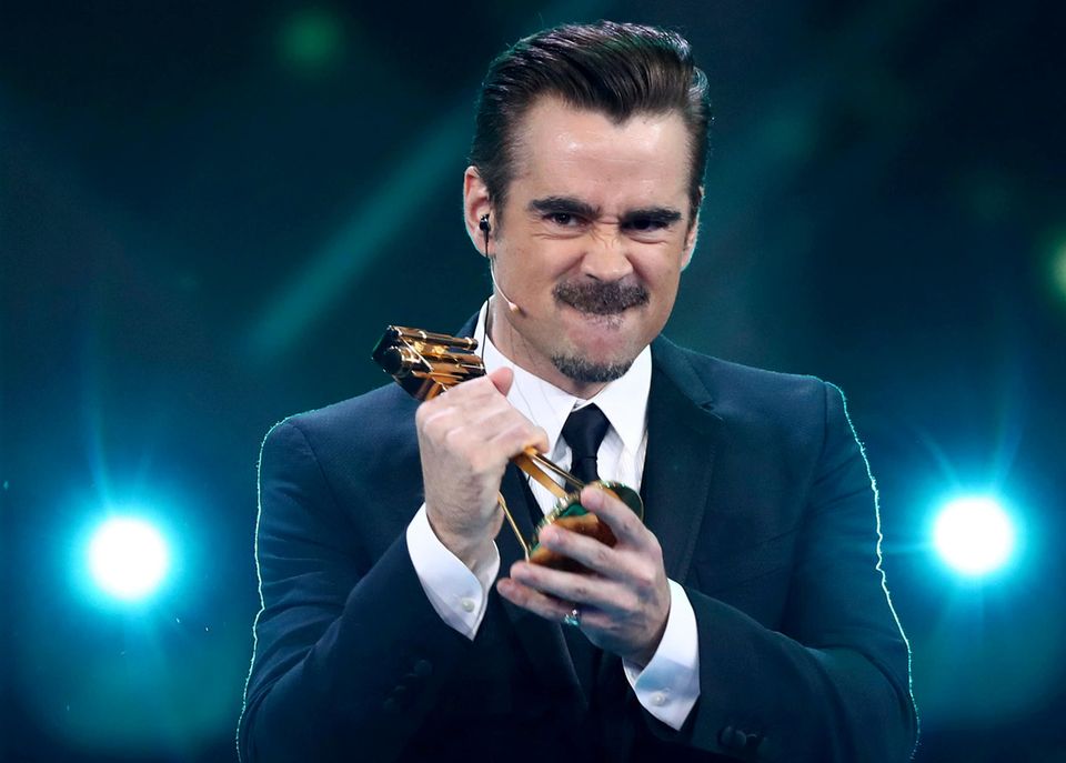 Hier hält Colin Farrell den Preis für den "Besten Schauspieler International" in der Hand. 