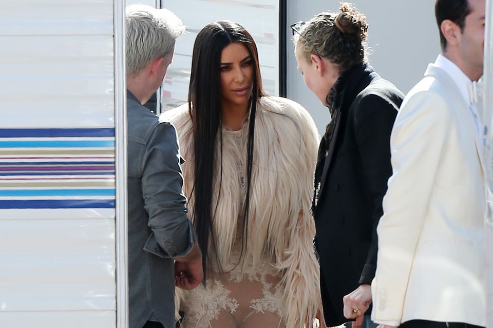 Heidi Klum: Auch Kim Kardashian wurde am Montag (6. März) in einem ziemlich freizügigen Kleid am Set von "Ocean's Eight" gesichtet. Auch Kim Kardashian wurde am Montag (6. März) in einem ziemlich freizügigen Kleid am Set von "Ocean's Eight" gesichtet.