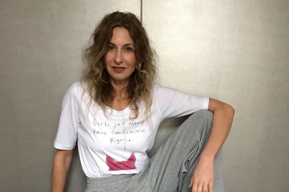 GALA-Kolumnistin Sue im Feminismus-Shirt von Illustratorin Kera Till