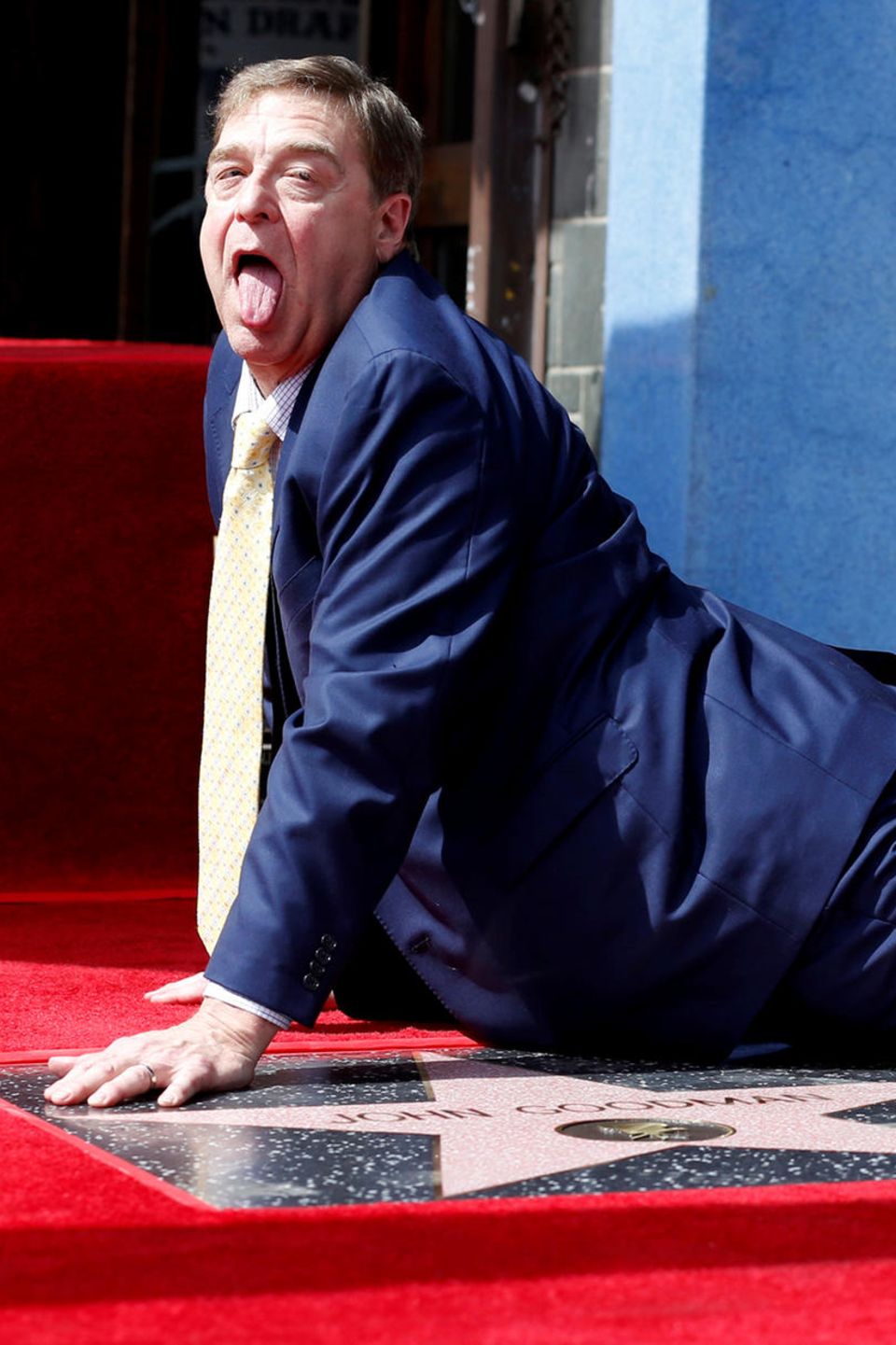10. März 2017 Schauspieler John Goodman wird mit einem einem Stern auf dem Walk of Fame geehrt und präsentiert sich dabei wie immer als ein echter Spaßvogel. 10. März 2017 Schauspieler John Goodman wird mit einem einem Stern auf dem Walk of Fame geehrt und präsentiert sich dabei wie immer als ein echter Spaßvogel.
