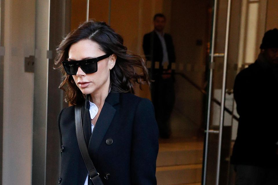 Style-Blog: Ob es auch Tage gibt, an denen Victoria Beckham schlecht gekleidet ist? Hier mixt sie Adidas-Sportswear zum klassischen Mantel Ob es auch Tage gibt, an denen Victoria Beckham schlecht gekleidet ist? Hier mixt sie Adidas-Sportswear zum klassischen Mantel