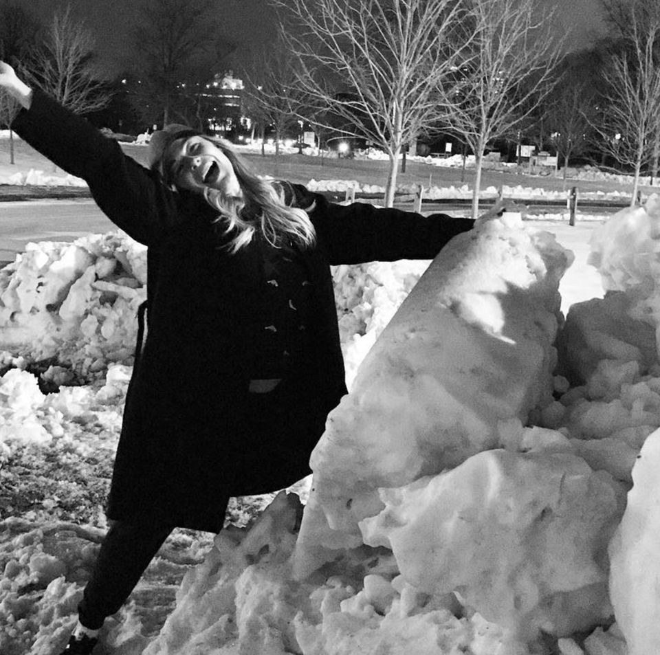 LeAnn Rimes sieht die Wetterlage positiv und freut sich über die Schneeberge in Boston. LeAnn Rimes sieht die Wetterlage positiv und freut sich über die Schneeberge in Boston.
