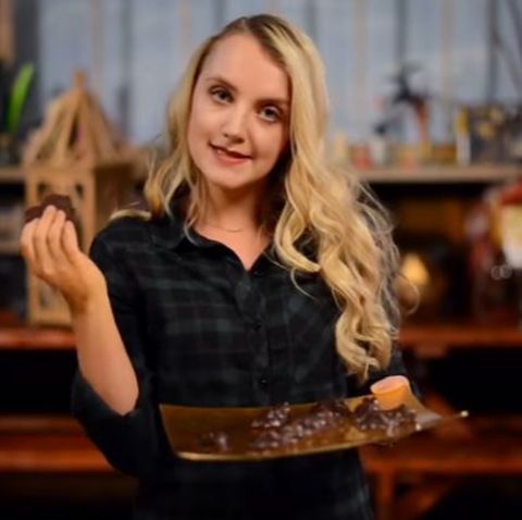 Die "Luna Lovegood"-Darstellerin Evanna Lynch zeigt drei einfache Rezepte, die das eigene Heim in Hogwarts verwandeln.